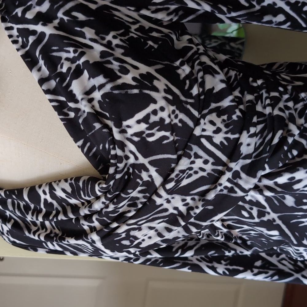 Kenneth Cole New York Abstract Drape Front Ruched Blouse Small - Picture 3 of 9